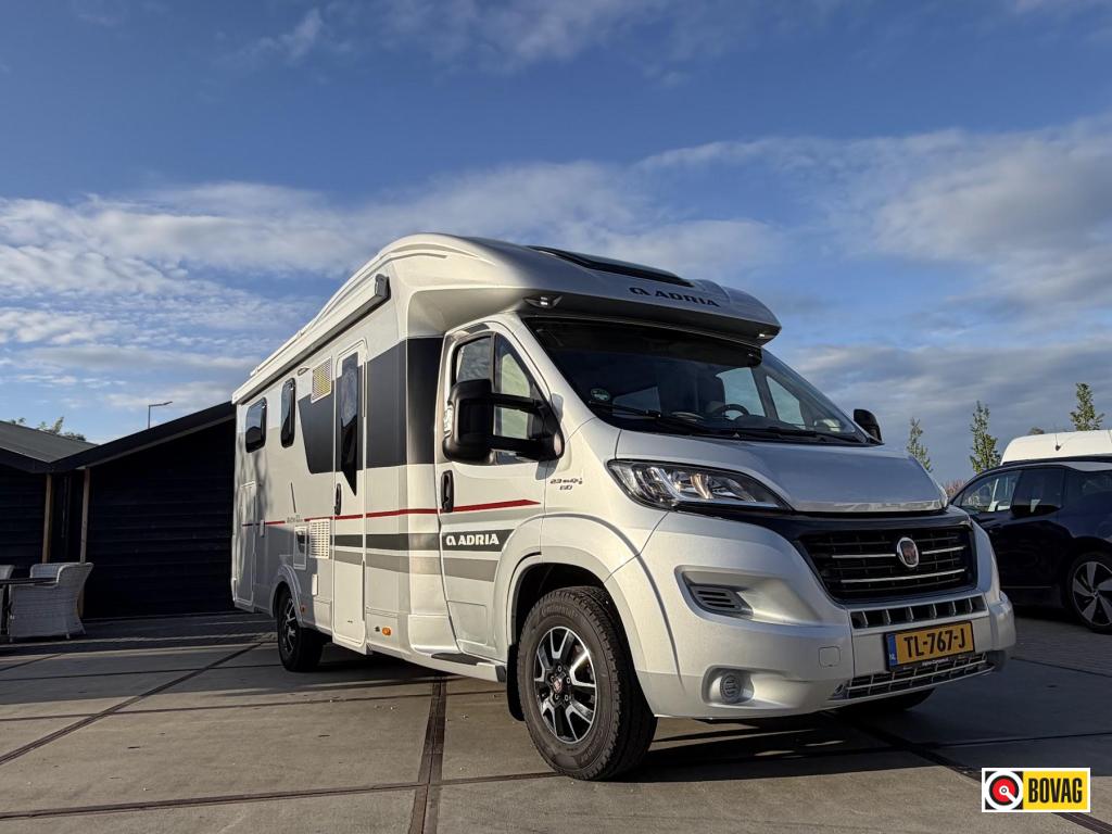 Adria Matrix 670 SL automaat 5pers., Caravans en Kamperen, Campers, Chemisch toilet, Reservewiel, Half-automaat, Fiat