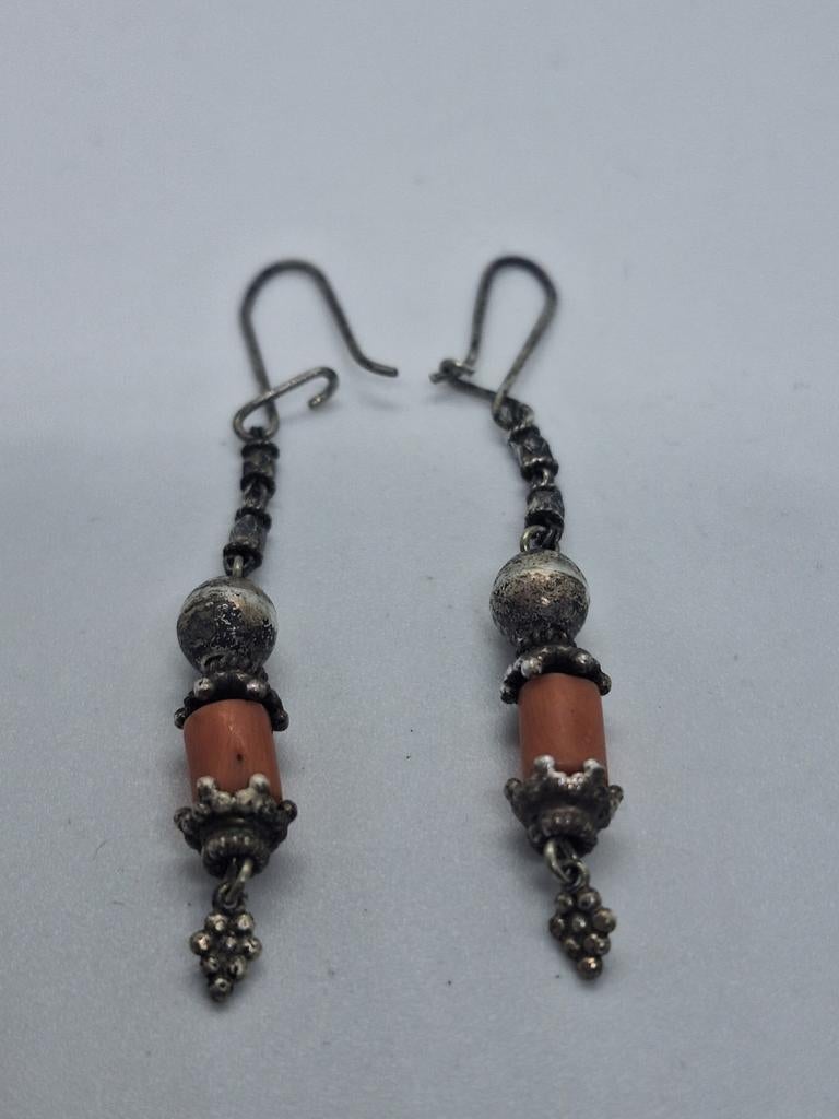 Antieke bloedkoraal oorbellen - 5 cm lang, Sieraden, Tassen en Uiterlijk, Oorbellen, Overige materialen, Ophalen of Verzenden