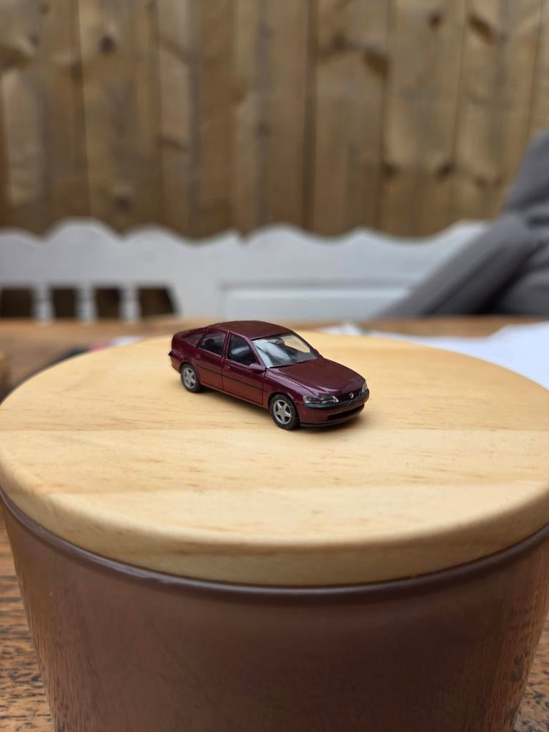 Herpa opel vectra hatchback donker rood 1/87, Hobby en Vrije tijd, Modelauto's | 1:87, Ophalen, Bus of Vrachtwagen, Herpa
