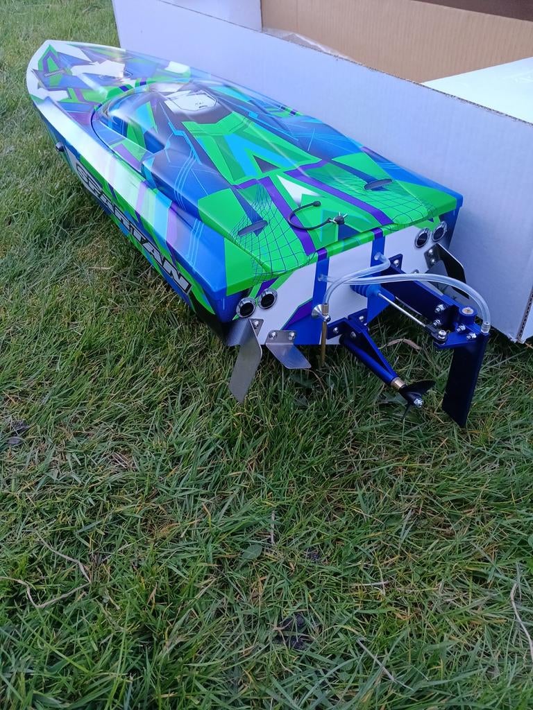 Nieuw geupgraded Spartan powerboat in doos, rc varend, Ophalen of Verzenden, Nieuw