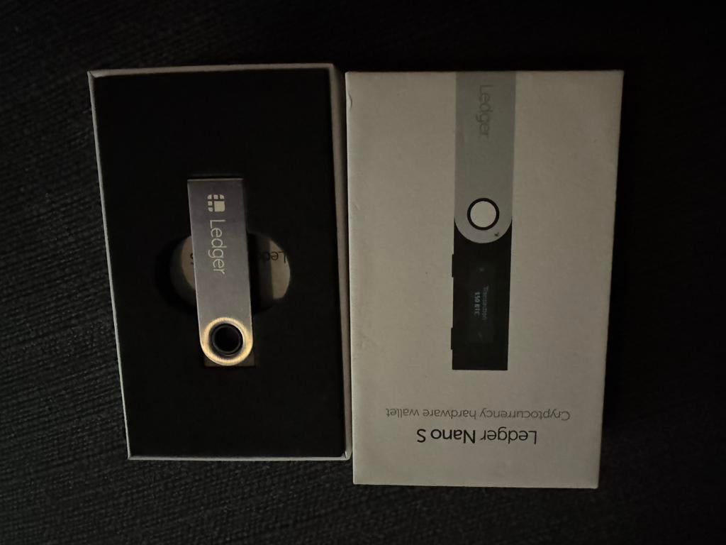 Ledger Nano S - Veilige Hardware Wallet voor Crypto, Ophalen of Verzenden, Zo goed als nieuw