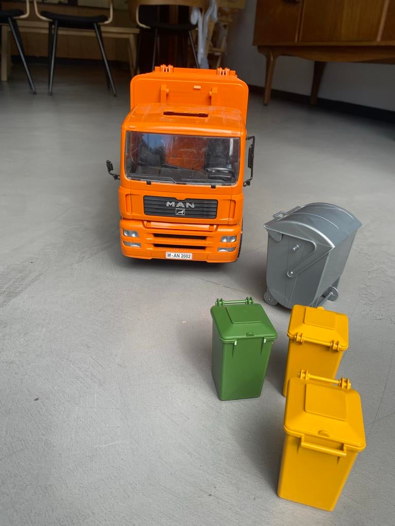 Bruder MAN TGS Vuilniswagen met 3 Afvalbakken, Ophalen of Verzenden, Gebruikt