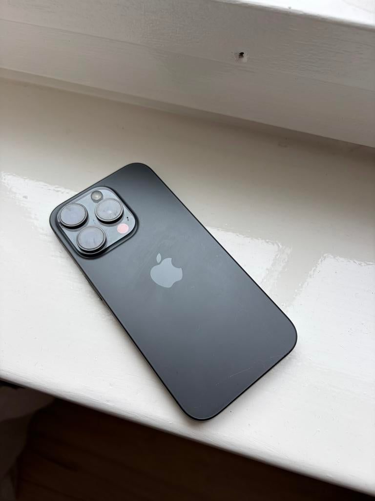 iPhone 15 Pro - 2 jaar oud, batterij 80%, Telecommunicatie, 128 GB, Zwart, Ophalen of Verzenden, Zo goed als nieuw