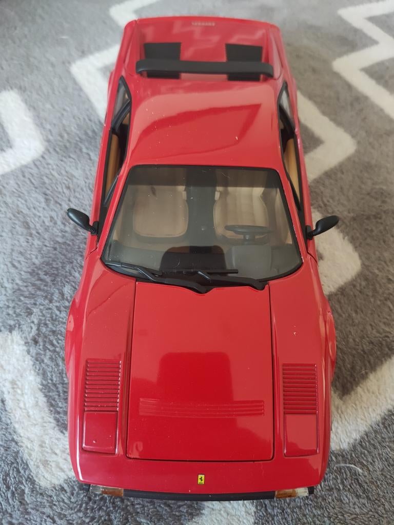 Ferrari 308 GTB 1:18 Hot Wheels, Hobby en Vrije tijd, Modelauto's | 1:18, Ophalen of Verzenden, Zo goed als nieuw, Auto, Hot Wheels