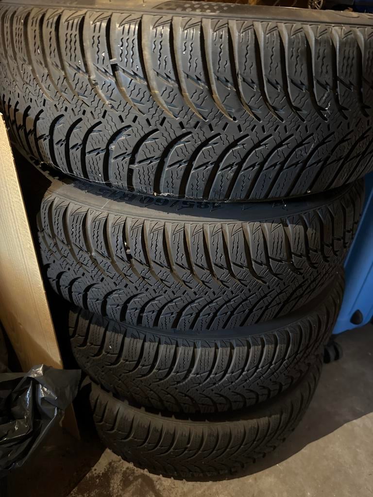 Kumho Wintercraft Winterbanden 185/60/15 VW/Seat/Audi/Skoda, Auto-onderdelen, Banden en Velgen, Gebruikt, 15 inch, Band(en), Personenwagen