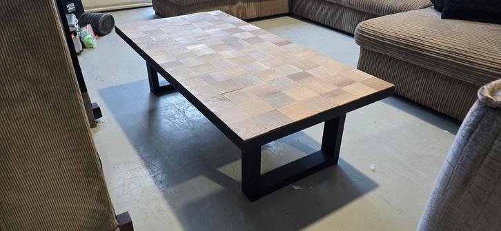 Salontafel Towerliving met mangohout en ijzeren frame, Huis en Inrichting, Tafels | Salontafels, Zo goed als nieuw, Minder dan 50 cm