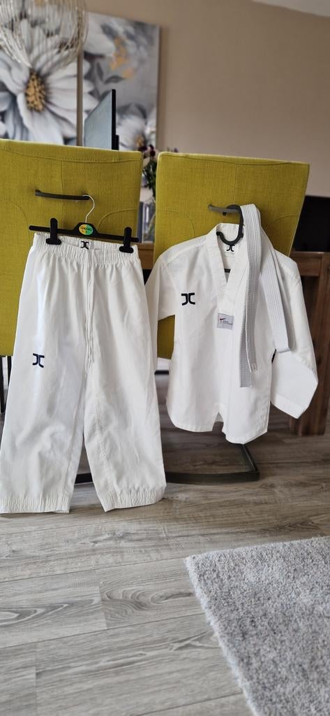 Taekwondo pak maat 130, Taekwondo, Maat XS of kleiner, Vechtsportpak, Ophalen of Verzenden