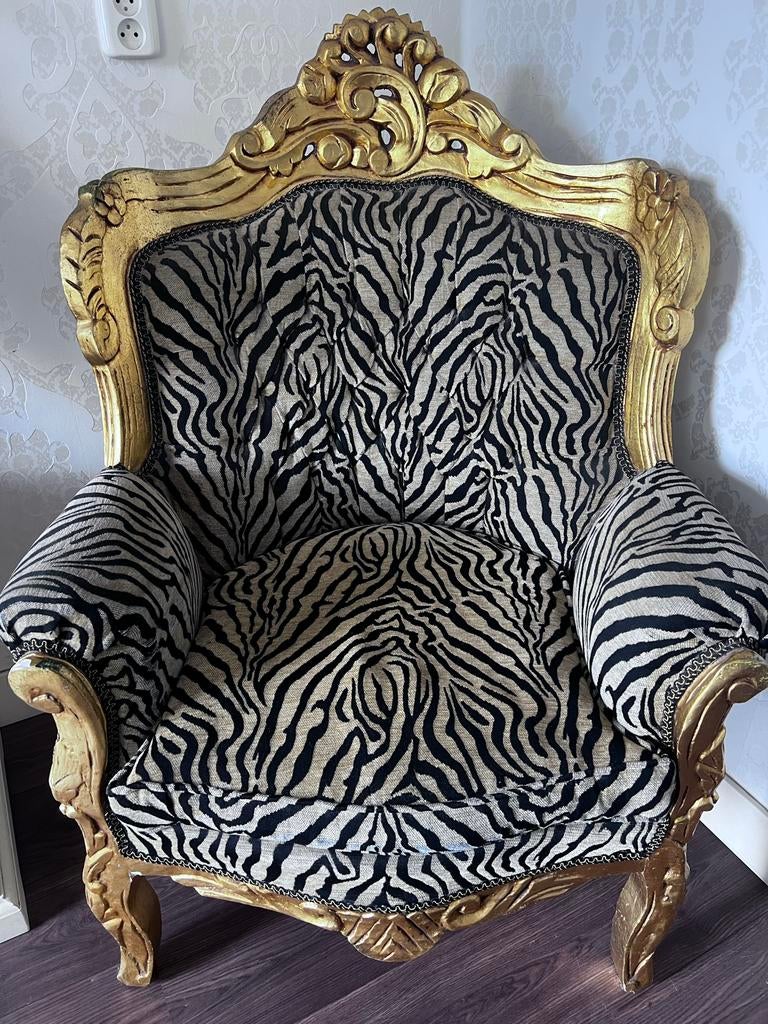 Barok stoel met dierenprint en houtsnijwerk, Ophalen