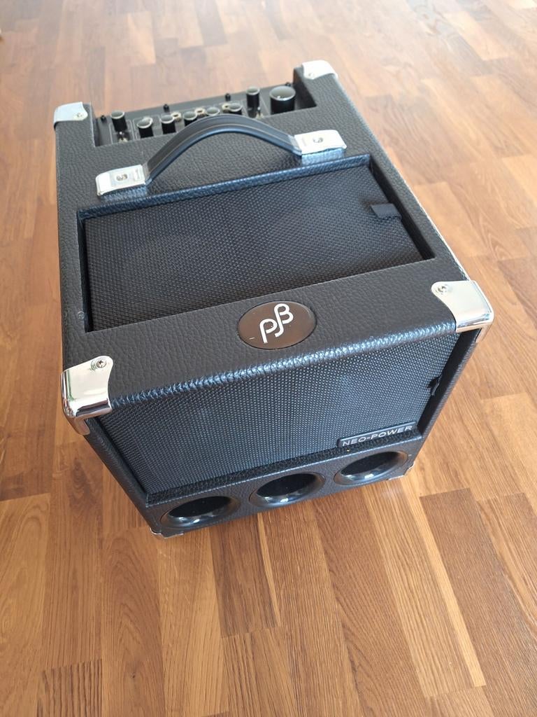 Phil Jones Bass versterker - Topkwaliteit basversterker, Muziek en Instrumenten, Versterkers | Bas en Gitaar, Ophalen of Verzenden