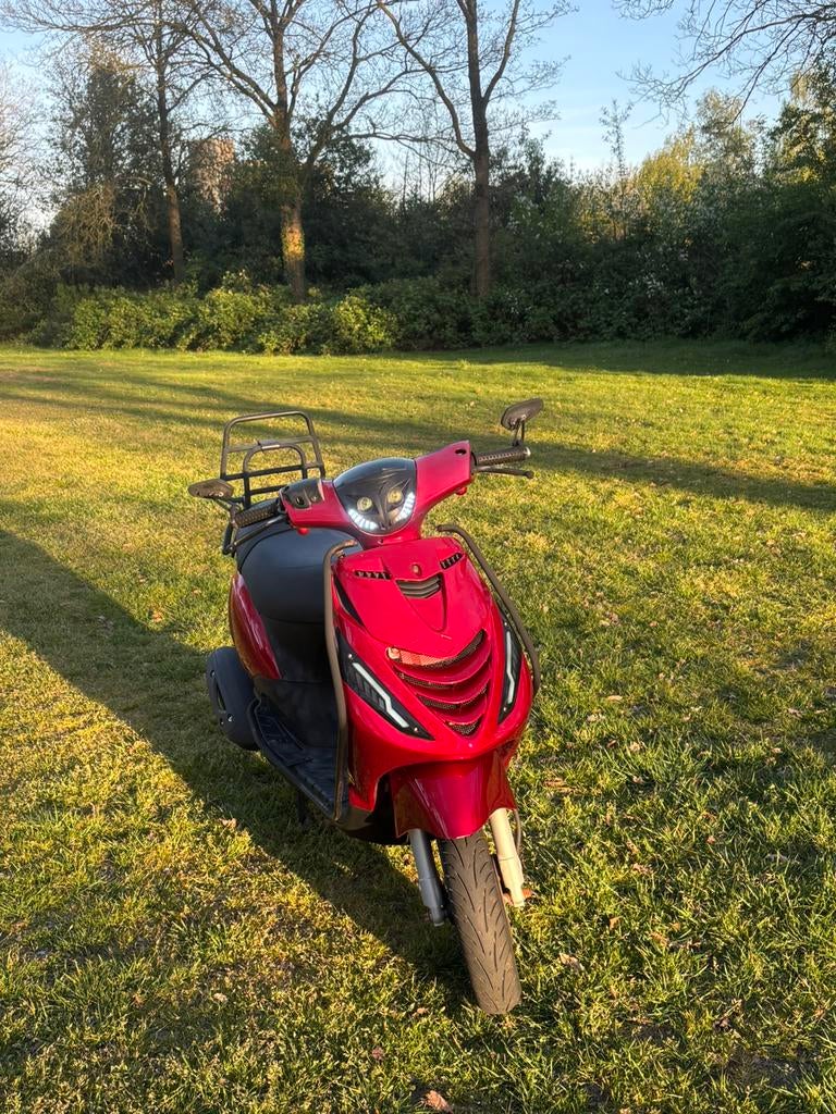 Piaggio Zip Iget 2022, Fietsen en Brommers, Scooters | Piaggio, Zo goed als nieuw, Zip, Maximaal 25 km/u, Benzine, Ophalen