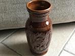 Bruine vaas 25 cm hoog keramiek, Gebruikt, Overige kleuren, Aardewerk of Porselein, Ophalen of Verzenden