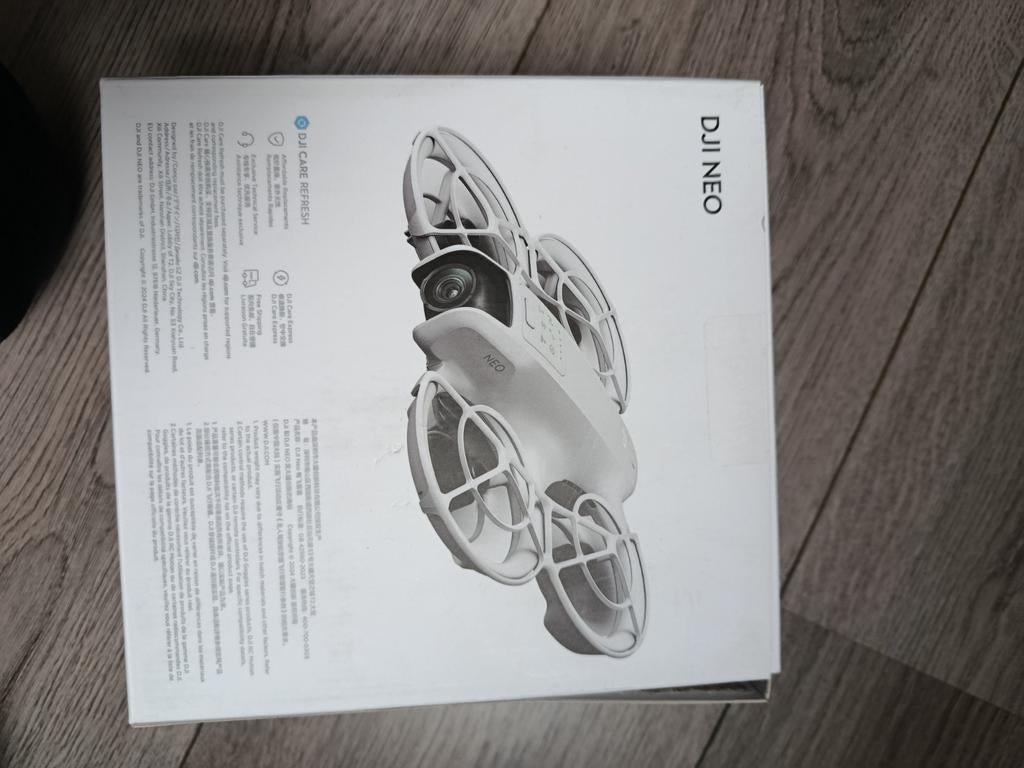 DJI Neo Drone met 3 accu's, laadstation en controller, Gebruikt, Cameradrone, Extra accu('s), 1 tot 5 kilometer
