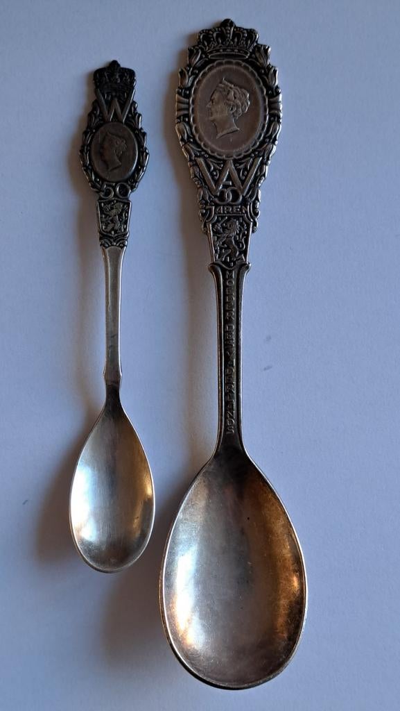 Verzilverde theelepel en roomlepel Wilhelmina 50 jaar, Antiek en Kunst, Ophalen of Verzenden