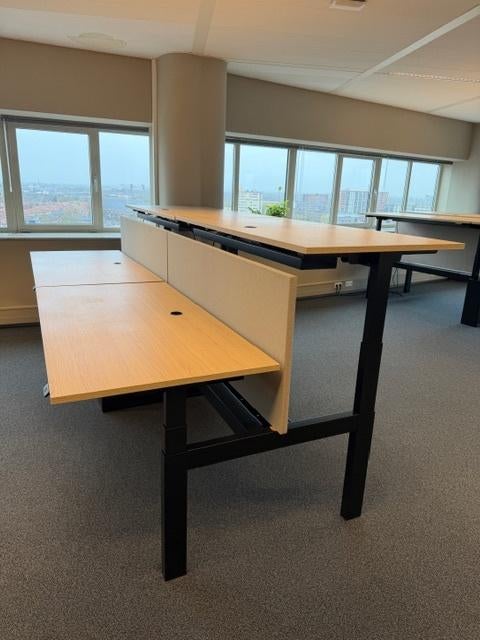 SET Elektrische zit-sta quatro-bureau, stopcontact, 5 sets, Huis en Inrichting, Bureaus, Ophalen of Verzenden, In hoogte verstelbaar