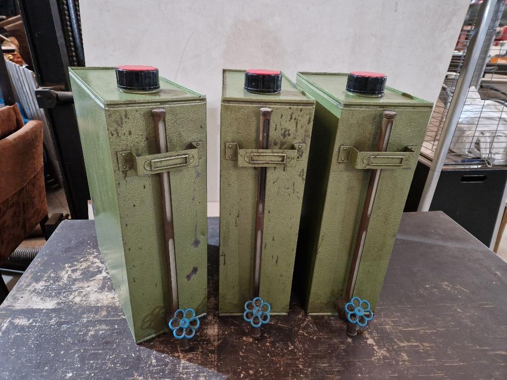 Antieke oud olieblik met filter, glas en industriële kraan, Ophalen of Verzenden