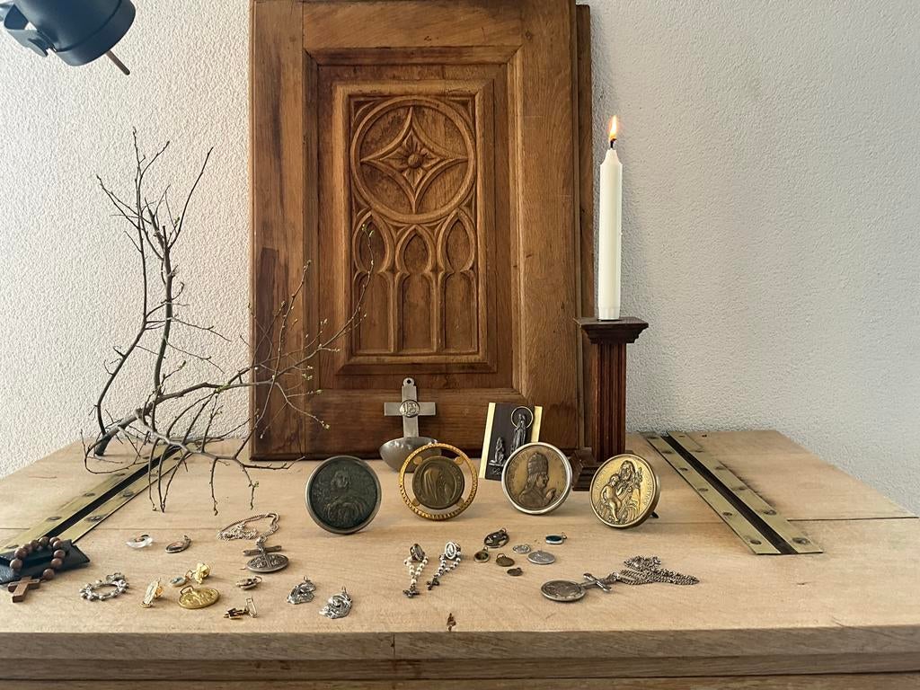 Diverse collectie religieuze medailles en hangers, Antiek en Kunst, Ophalen of Verzenden