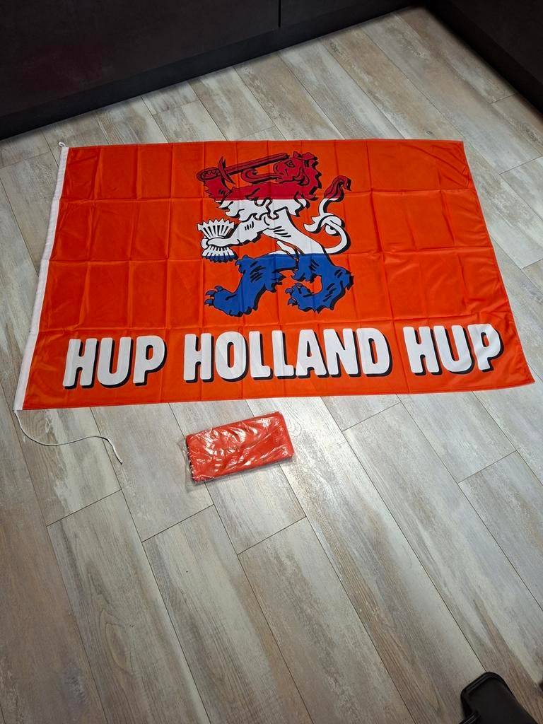 Oranje vlag Hup Holland hup 100 x 150 cm, Diversen, Vlaggen en Wimpels, Ophalen
