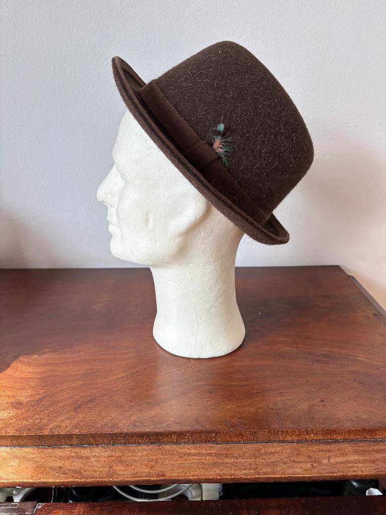 Hoed van Hückel 1799. Jagershoed met mooie band en veer, Hoed, Ophalen of Verzenden, 57 cm (M, 7⅛ inch) of minder, "Hückel