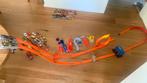 Hotwheels baan met veel extra onderdelen en auto’s, Ophalen, Met looping, Racebaan, Gebruikt