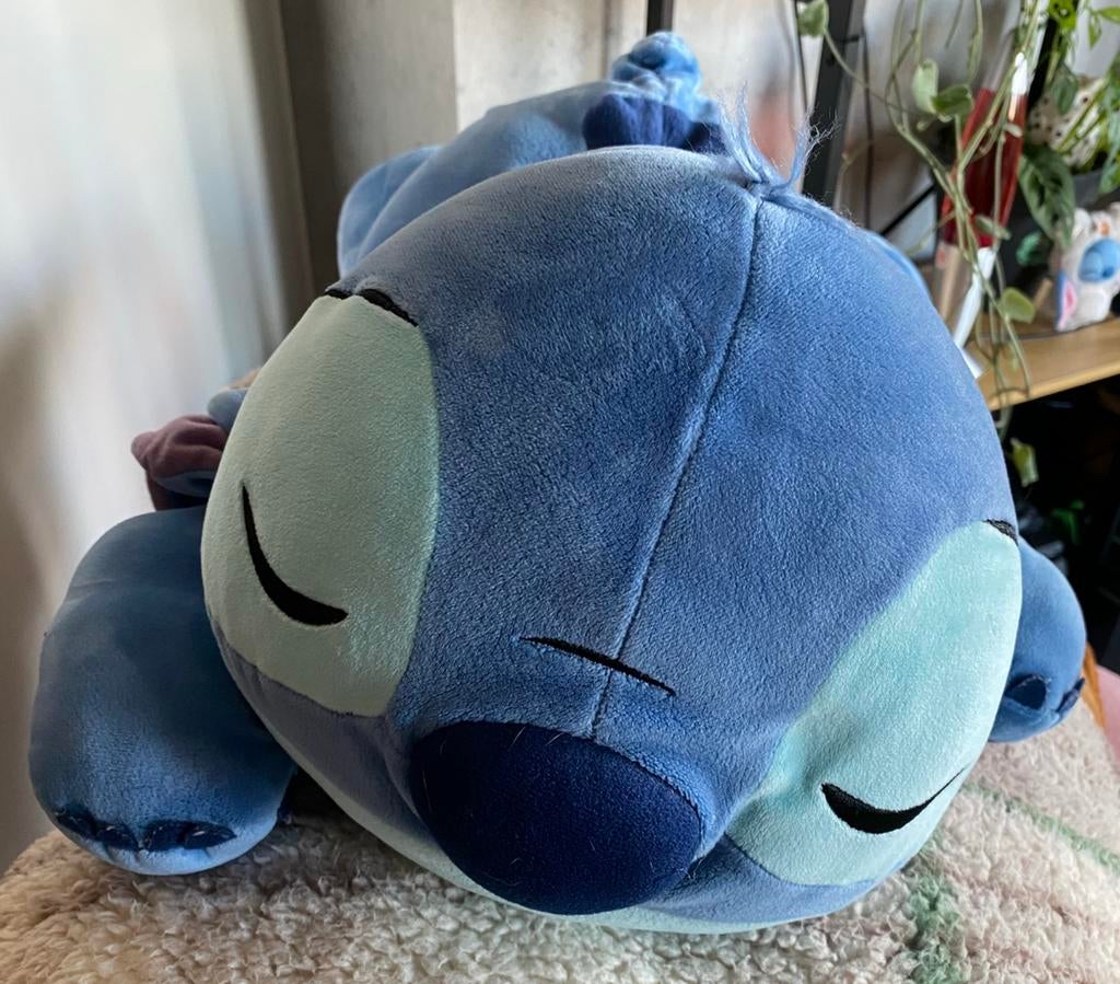 Disney Store - Stitch - Cuddleez - Knuffel Of Kussen, Ophalen of Verzenden, Overige figuren, Zo goed als nieuw, Beeldje of Figuurtje