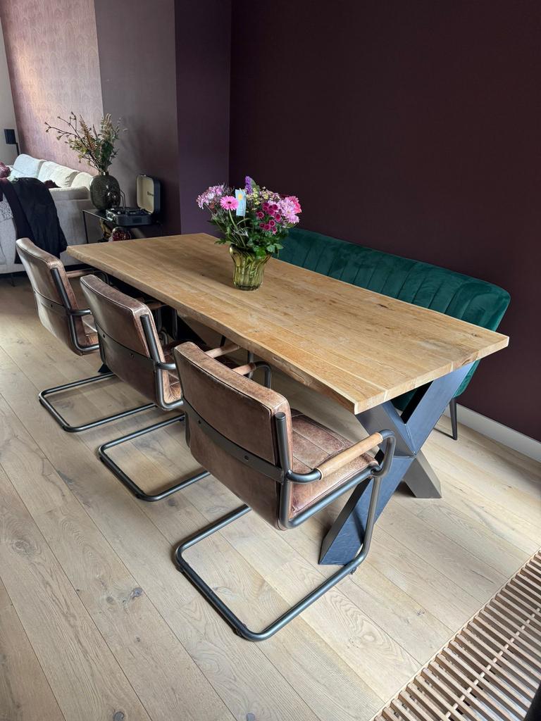 Houten eettafel met zwart metalen onderstel, Huis en Inrichting, Tafels | Eettafels, Ophalen, Gebruikt, 50 tot 100 cm, 150 tot 200 cm