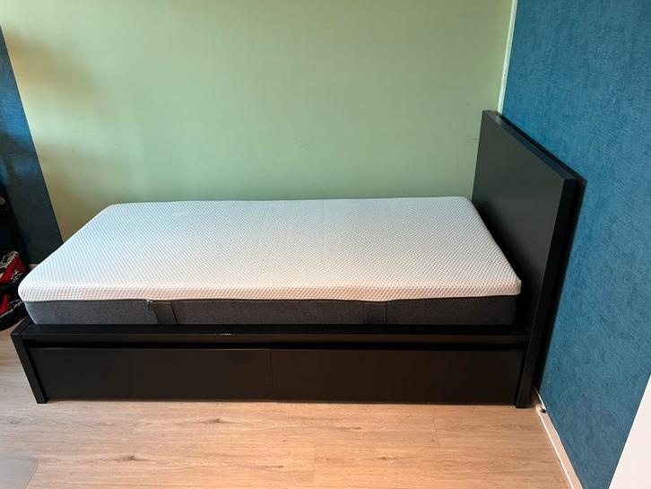 Zwart bed met Emma Classic original matras, Huis en Inrichting, Slaapkamer | Bedden, Gebruikt, Eenpersoons, 90 cm, 200 cm, Hout