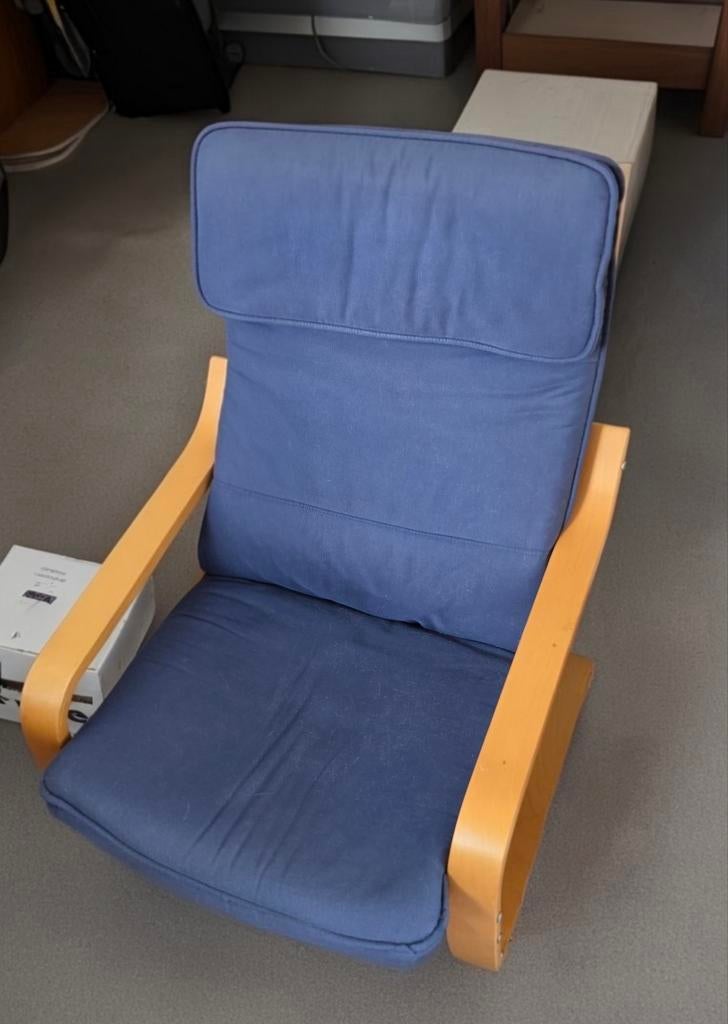 Ikea Poang stoel met blauwe kussens en voetensteun, Ophalen