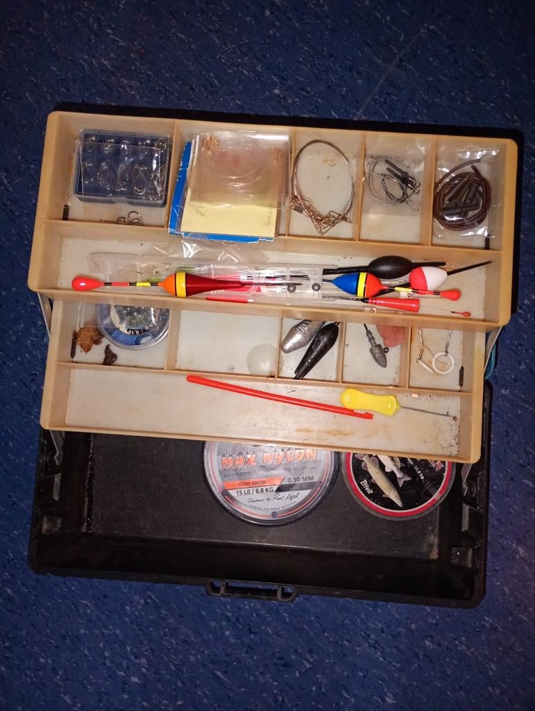 Vis hengels en koffer bij, Ophalen