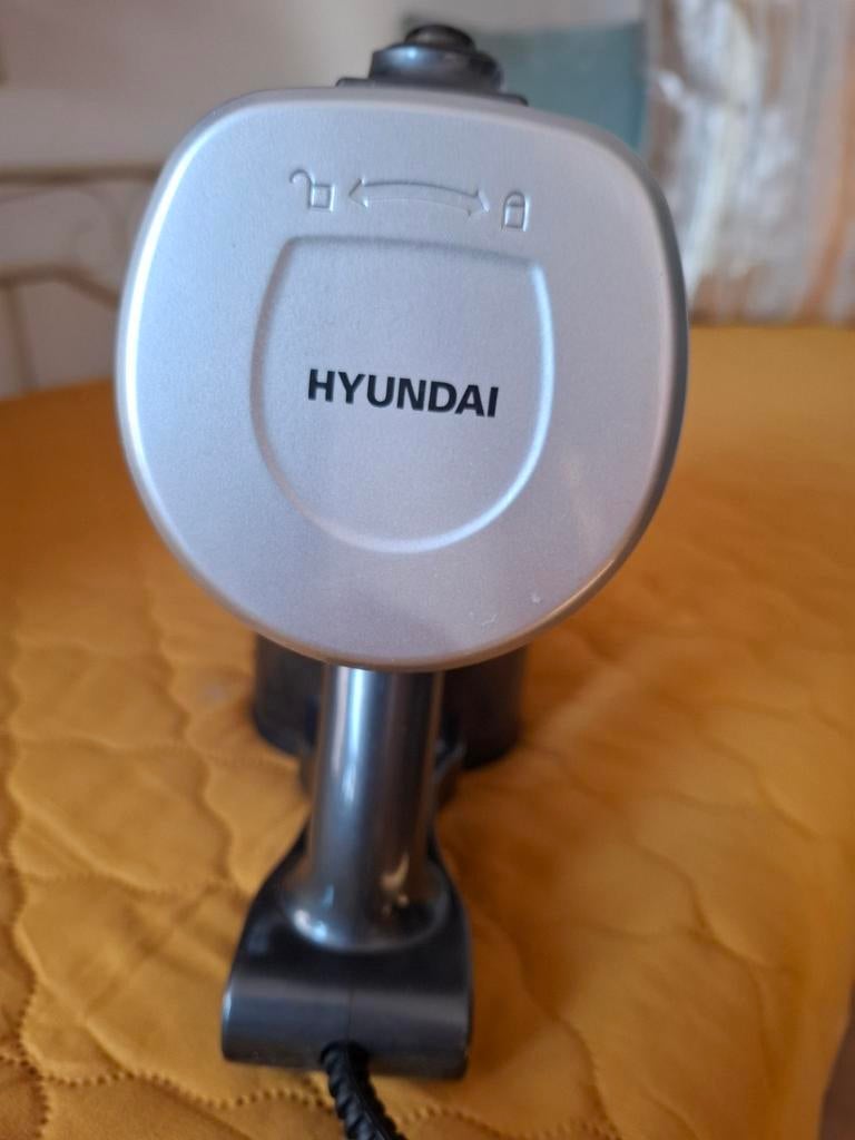 Hyundai Steelstofzuiger 600W - 6m snoer, muurbevestiging, Ophalen, Zo goed als nieuw