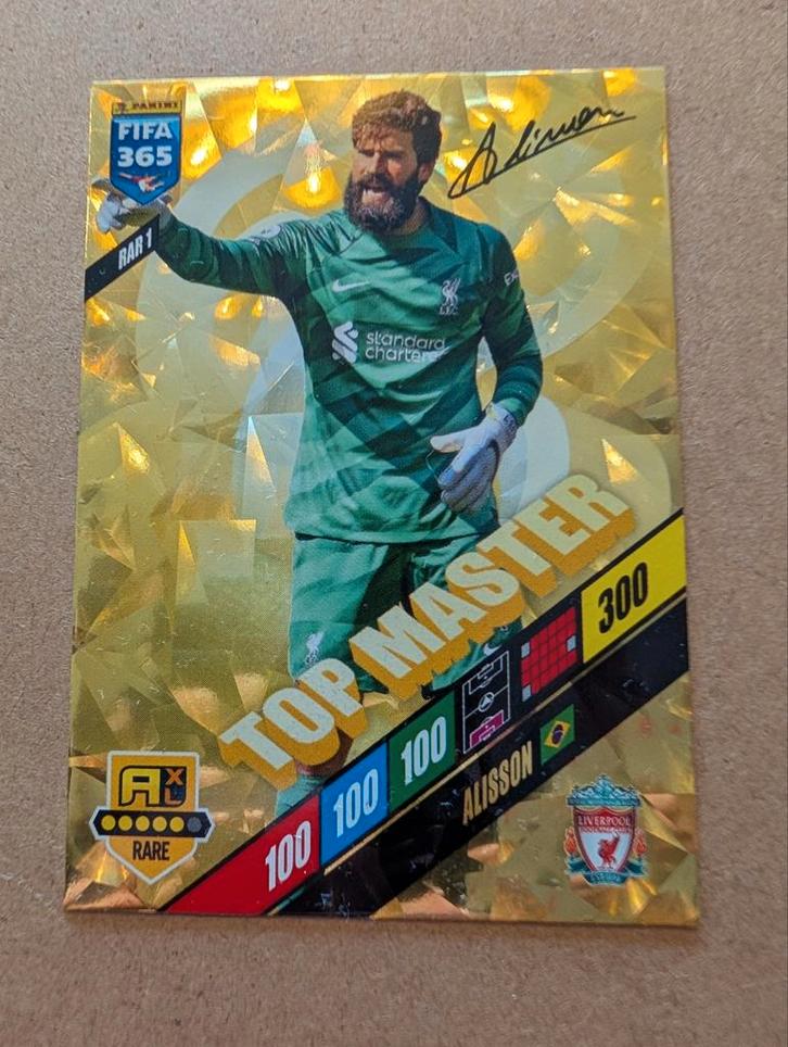 Alisson Becker Top Master Panini FIFA 365 2024 Liverpool, Verzamelen, Sportartikelen en Voetbal, Zo goed als nieuw, Spelerskaart