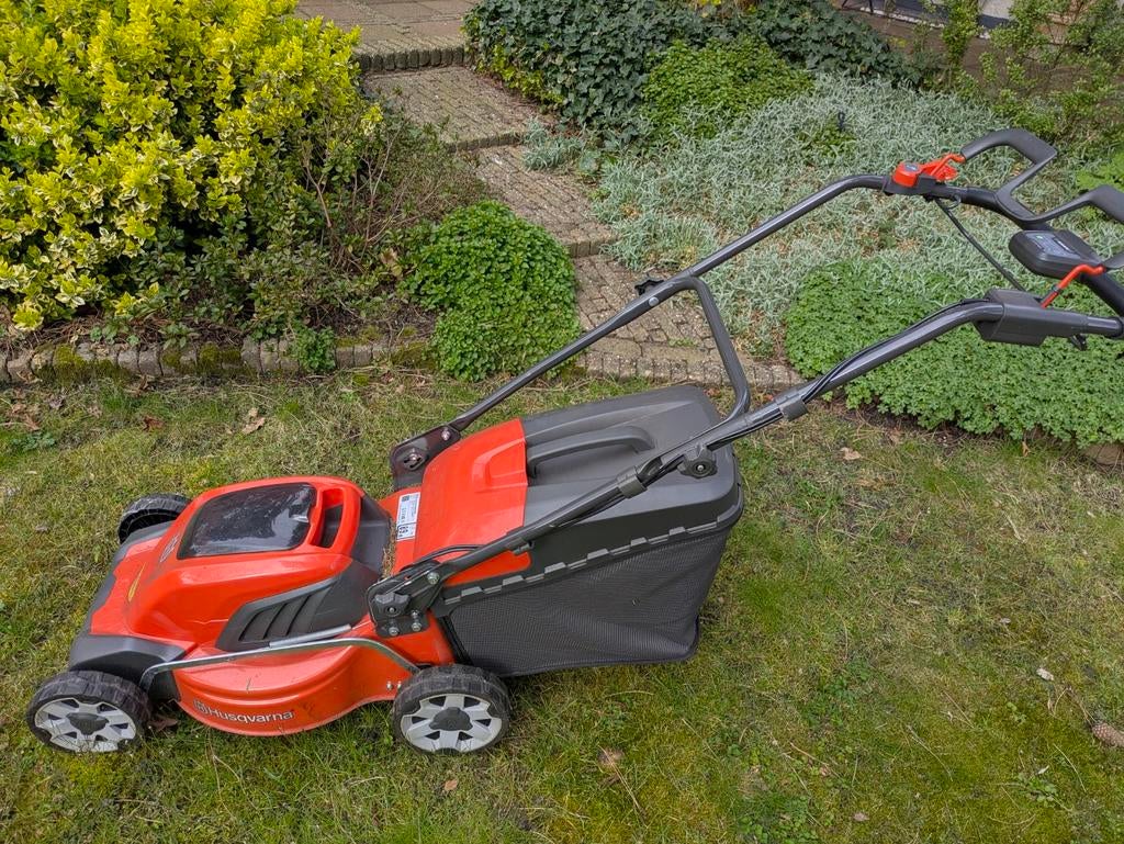 Husqvarna grasmaaier, zelfrijdend, 41 cm maaibreedte, Ophalen