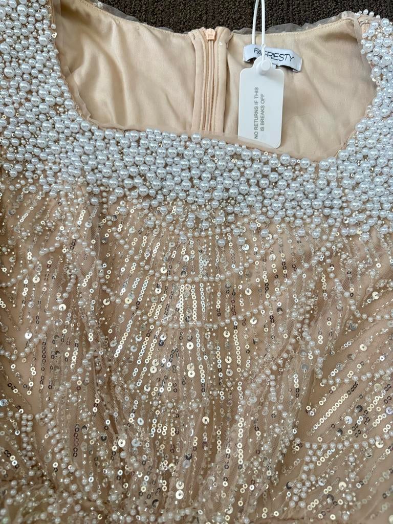 Gloednieuwe beige avondjurk - Maat S, Kleding | Dames, Jurken, Ophalen of Verzenden, Nieuw, Maat 36 (S), Beige