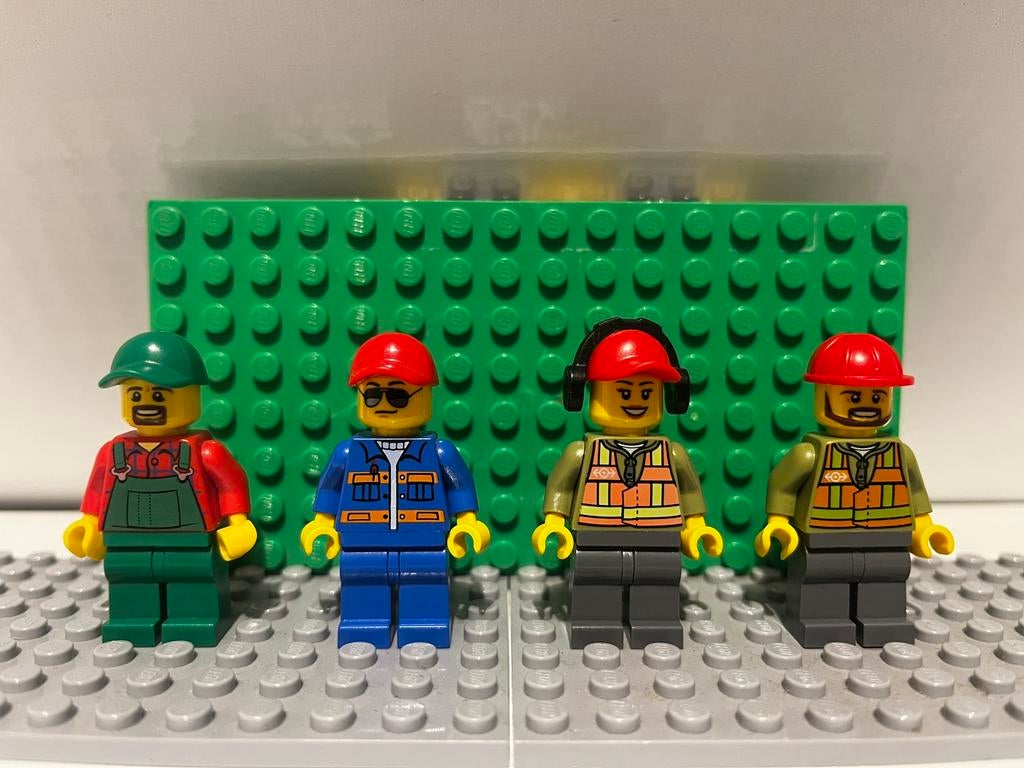 Minifiguren uit de set 60052, Kinderen en Baby's, Speelgoed | Duplo en Lego, Zo goed als nieuw, Ophalen of Verzenden