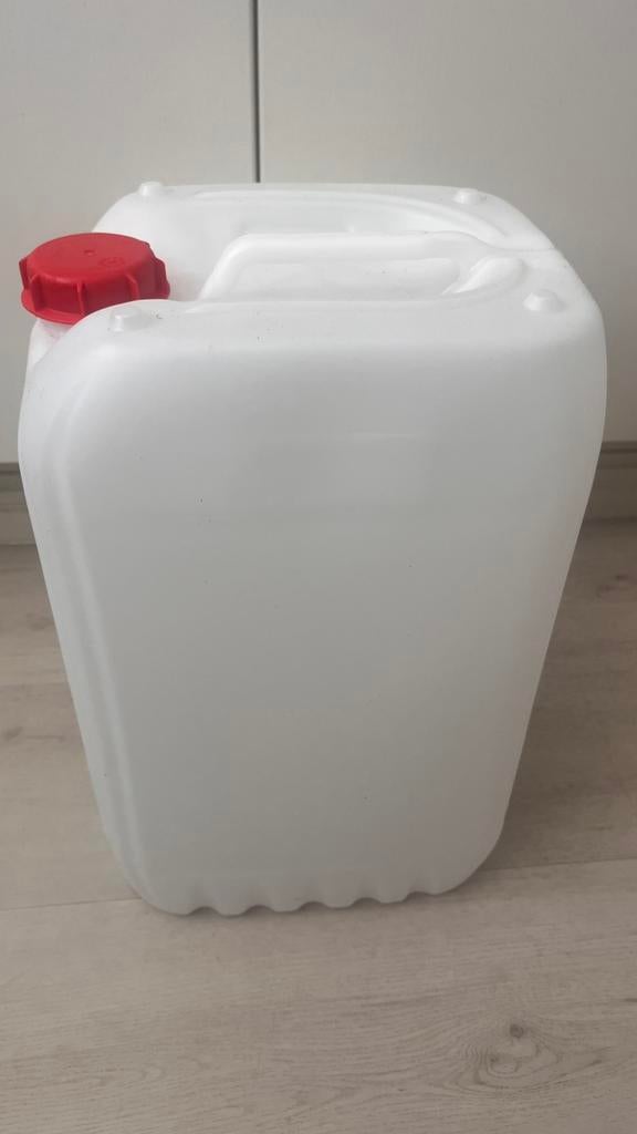 Tk 25 liter jerrycan handig voor op de boot caravan of auto, Tuin en Terras, Regentonnen, Minder dan 75 liter, Ophalen, Zo goed als nieuw