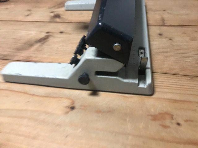 Leitz Akto 5114 Leitz perforator 4-gats verstelbaar, Diversen, Bureau-accessoires, Gebruikt, Ophalen of Verzenden
