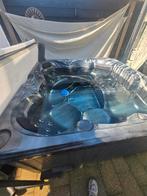 Goed werkende 6-persoons jacuzzi met licht, altijd overdekt, Ophalen, Zo goed als nieuw, Vast