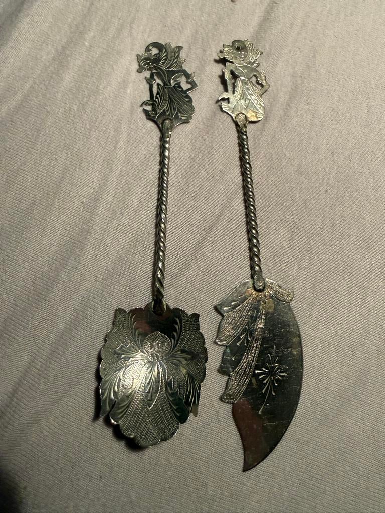 Antieke zilveren lepels met gedetailleerde handvatten, Ophalen of Verzenden