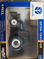 New Holland 8970 A. Ertl Britains schaal 1:32, Ophalen of Verzenden, Nieuw, Tractor of Landbouw, Britains