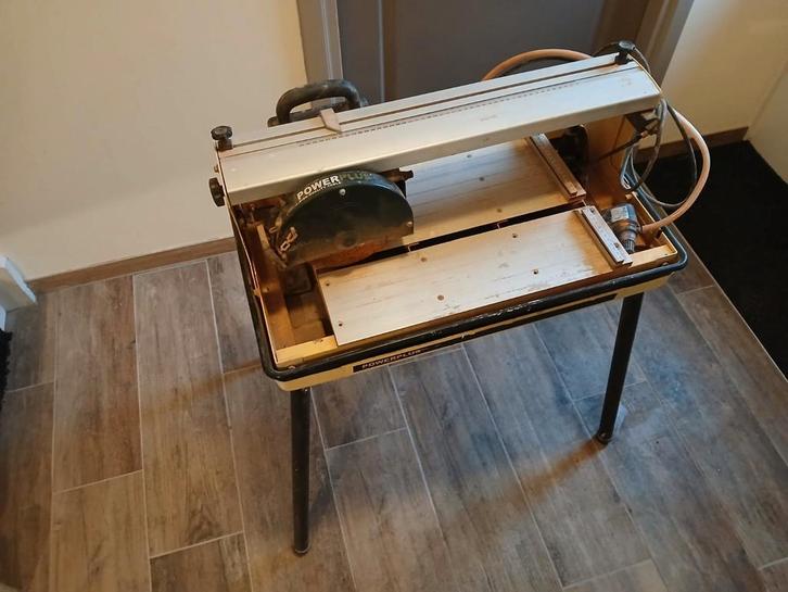 Powerplus tegelzaag watergekoeld te koop, Doe-het-zelf en Verbouw, Gereedschap | Zaagmachines, Gebruikt, Ophalen