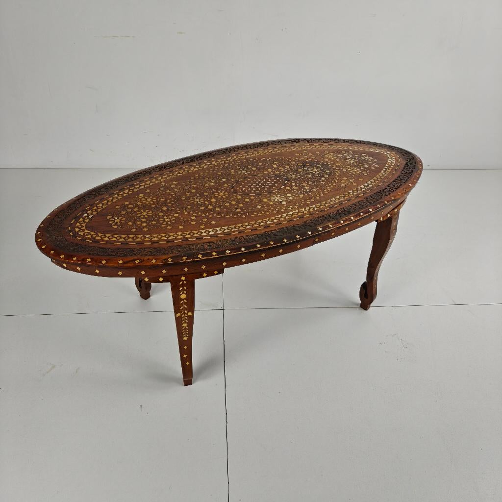Anglo-Indiase ingelegde botten salontafel uit de 20e eeuw, Antiek en Kunst, Antiek | Meubels | Tafels, Ophalen of Verzenden