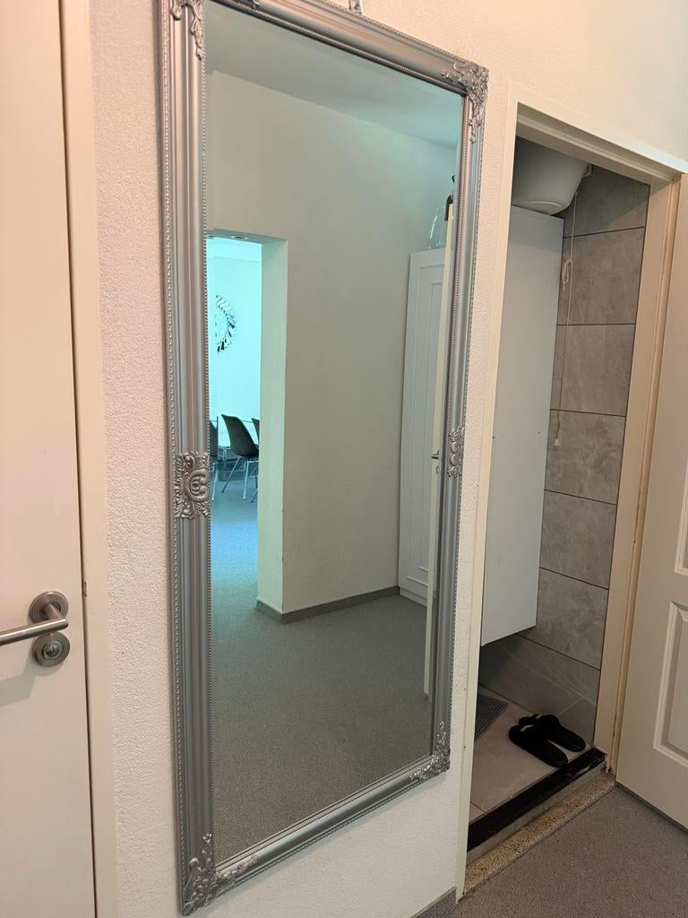 Grote zilveren spiegel met sierlijke lijst, Ophalen, Zo goed als nieuw, 150 tot 200 cm, Rechthoekig