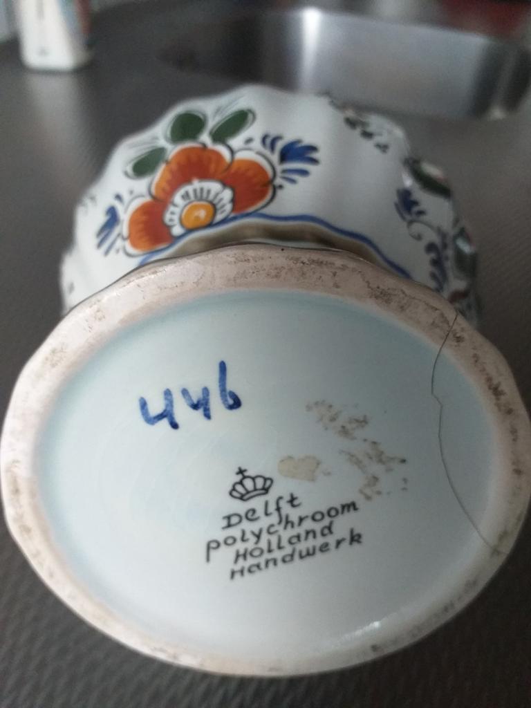 Antiek delfs gekleurd vaasje genummerd, Ophalen, Zo goed als nieuw