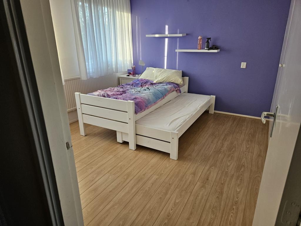 Uitschuifbaar bed met onderbed - Ideaal voor logees, Huis en Inrichting, Ophalen, Gebruikt, 90 cm, Eenpersoons