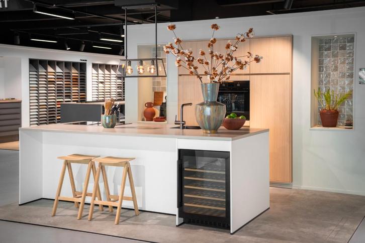 showroomkeuken compleet, Huis en Inrichting, Keuken | Complete keukens, Zo goed als nieuw, Overige typen, Wit, Composiet, Greeploos