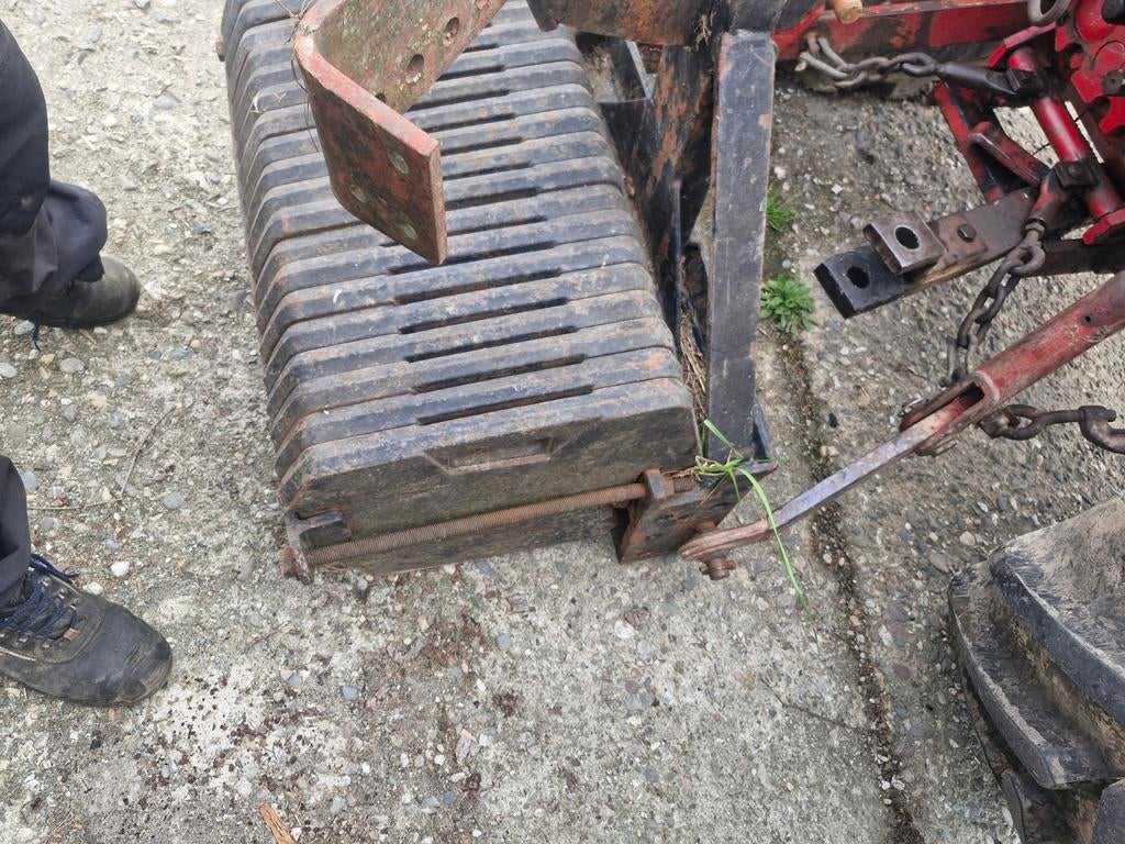 Te koop  case ih magnum frontgewichten, Ophalen, Zwart, Steen of Klei, 15 m² of meer