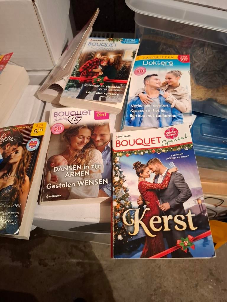 Romans Intiem Bouquet Dikke Pockets, Ophalen of Verzenden, Gelezen