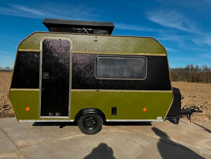 De kleinste lichtste en leukste caravan de EURA MINI, Caravans en Kamperen, Caravans, Particulier, tot en met 2, tot 500 kg, Rondzit