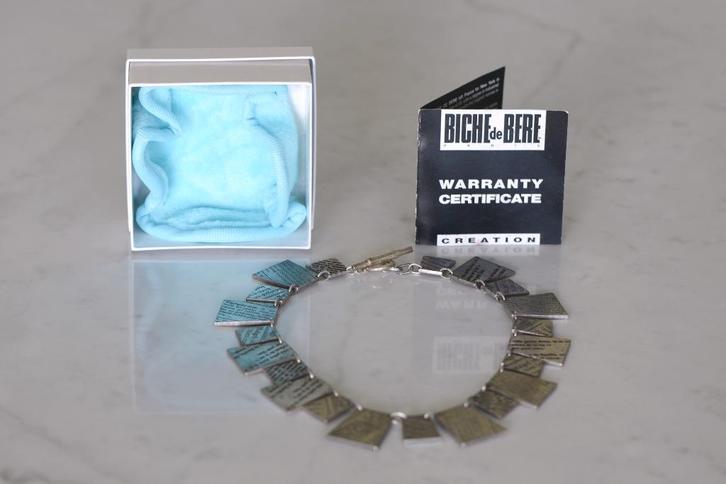✅ Design collier BICHE de BERE model Petits Annonces, Sieraden, Tassen en Uiterlijk, Kettingen, Zo goed als nieuw, Overige materialen