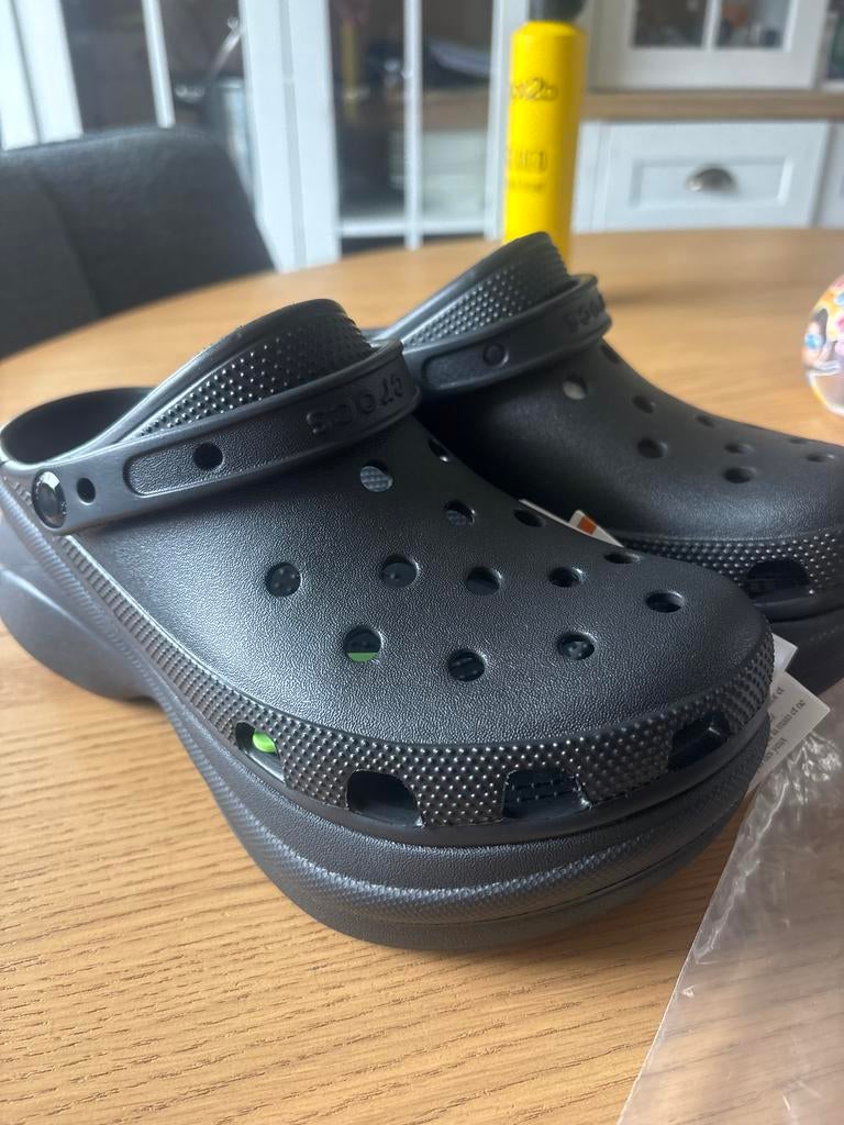 Nieuwe Crocs Bae Clogs Zwart Maat 38-39, Kleding | Dames, Schoenen, Ophalen of Verzenden, Nieuw, Zwart, Slippers