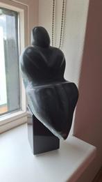 Speksteen beeld op zokkel, Antiek en Kunst, Kunst | Beelden en Houtsnijwerken, Ophalen of Verzenden